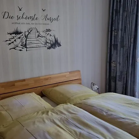 Urlaub Unterm Reetdach 1 Апартаменты *