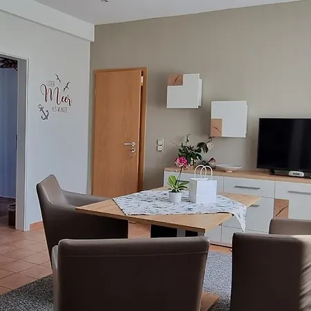 Urlaub Unterm Reetdach 1 Апартаменты *